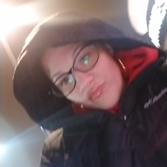 Meet your Posher, Nicole - Picture 1 of 1